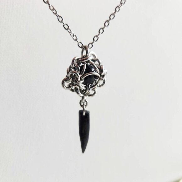 Gothic black jasper long chainmaille necklace with a small silver chain - Picture 5 of 8